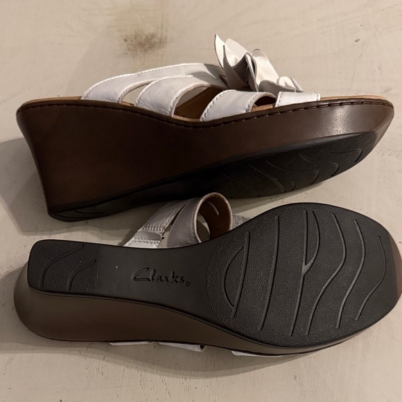 Clarks Merliah Raelyn Women's White Leather Bendable Floral Sandals size 9 - Picture 11 of 11